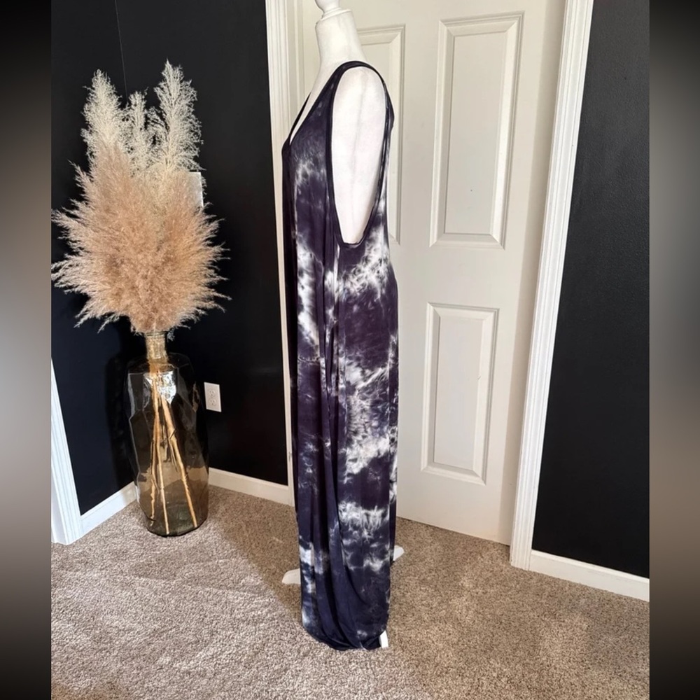 Natural Life Knit V-Neck Jumpsuit in Midnight Navy Tie-Dye 
One Size (fits all) - Picture 7 of 12